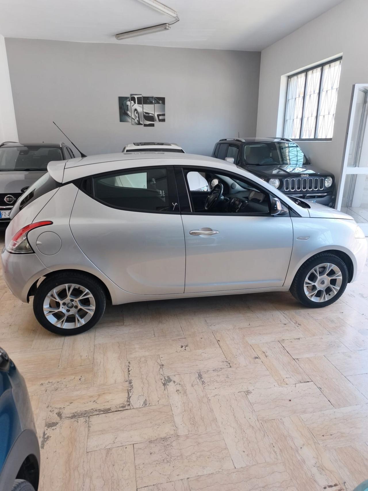 Lancia Ypsilon 1.2 69 CV 5 porte GPL Ecochic Platinum