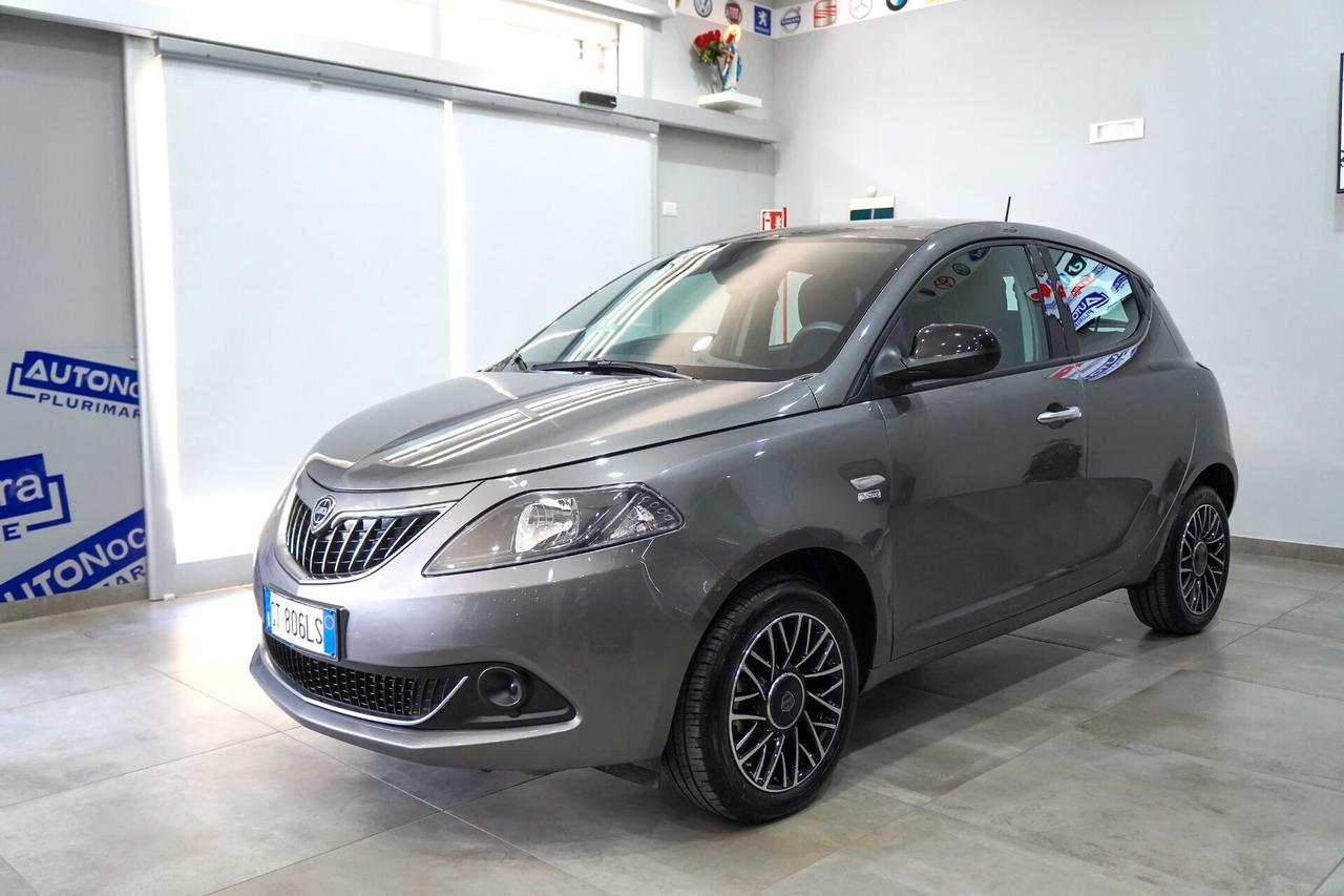 Lancia Ypsilon 1.0 FireFly 5 porte S&S Hybrid Platino