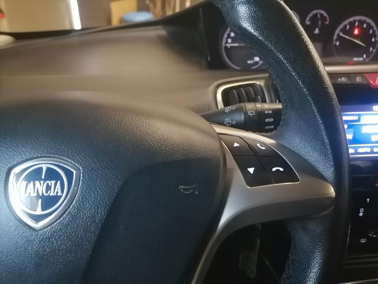 Lancia Ypsilon 1.2 69 CV 5 porte Unyca