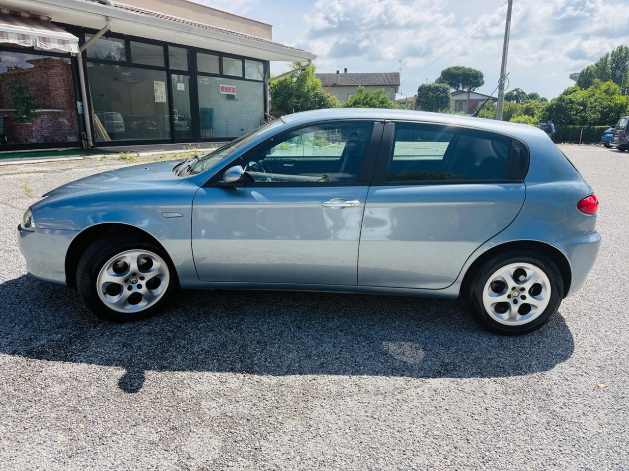Alfa Romeo 147 1.6 B/GPL 16V Distinctive