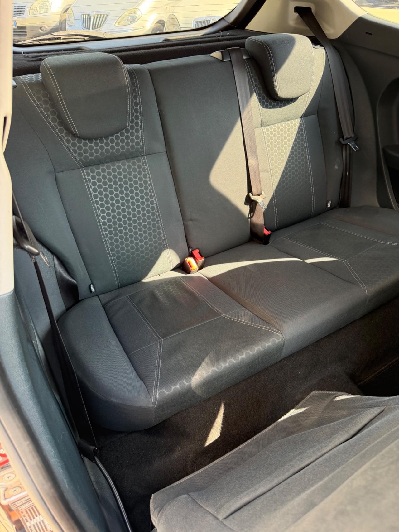 Ford Fiesta 1.2 82CV- Neopatentati-Garanzia