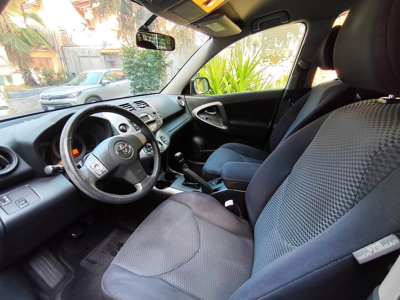 Toyota RAV 4 2.2 136 CV 2006