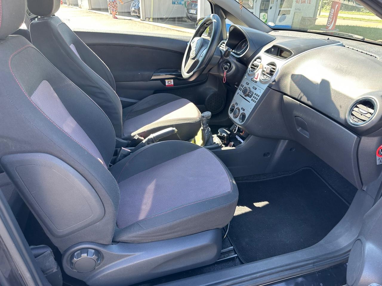 Opel Corsa 1.2 3 porte Sport BENZINA NEOPATENTATI