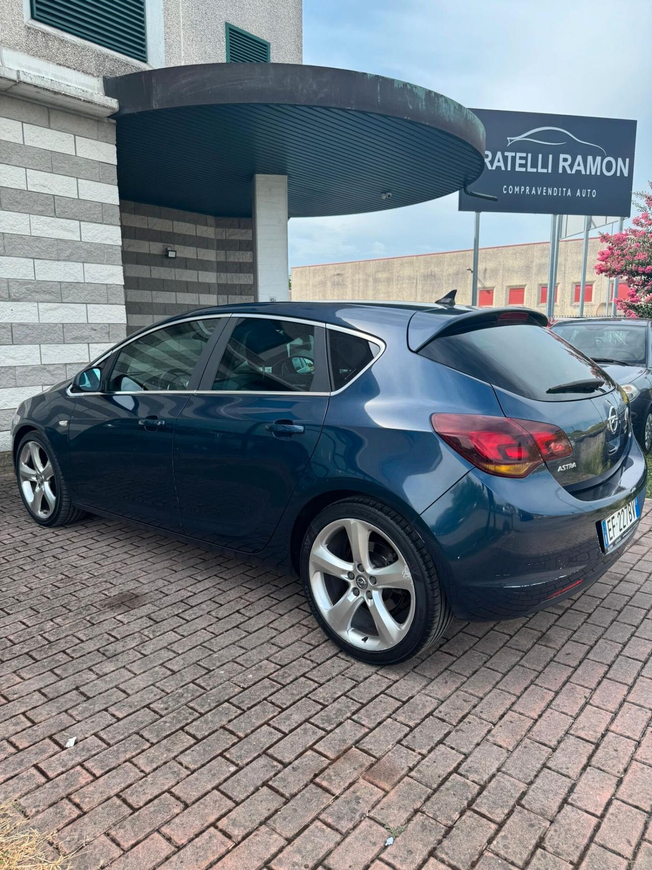 Opel Astra 1.7 CDTI 110CV 5 porte Cosmo