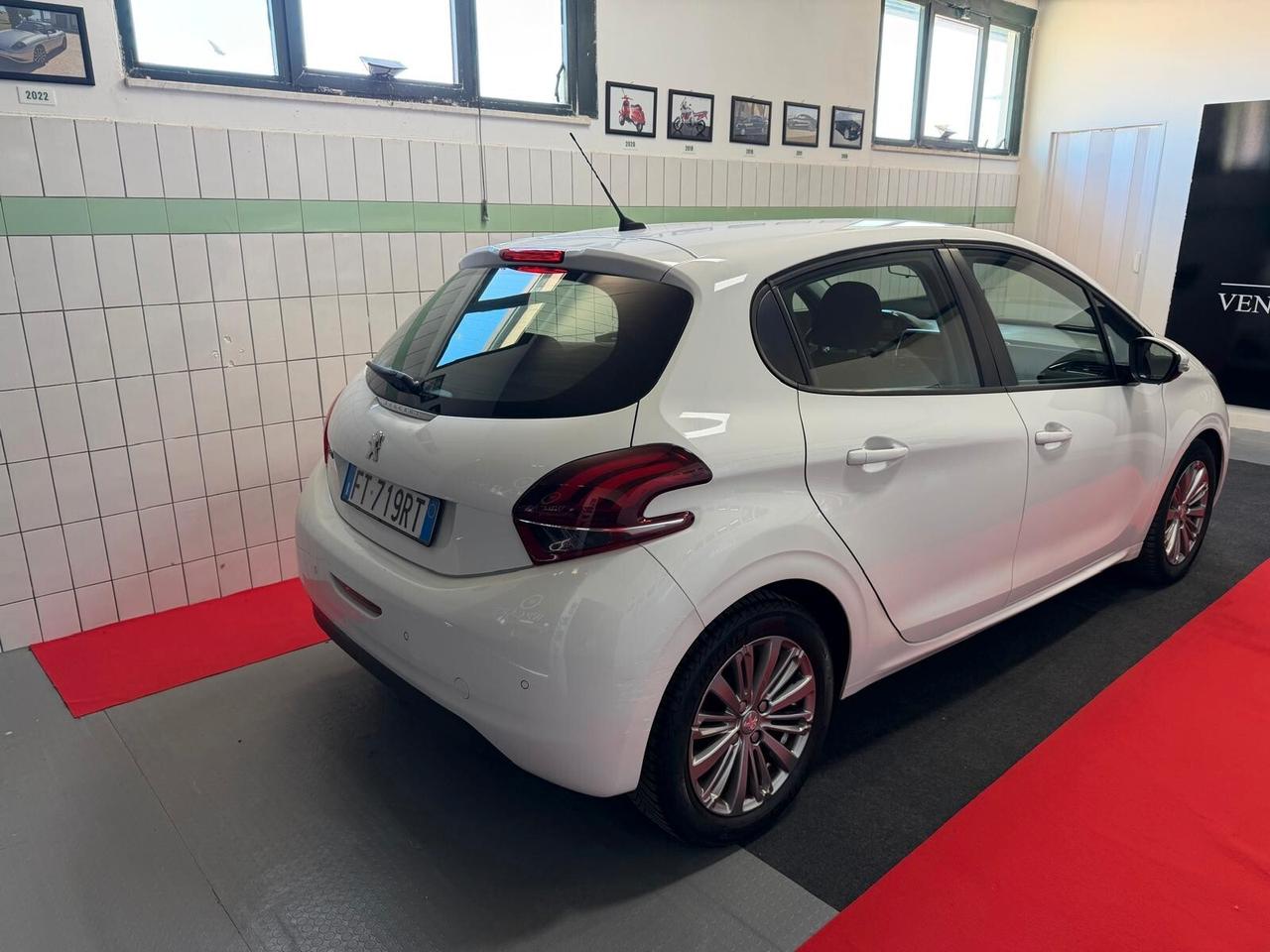 Peugeot 208 PureTech 82 Stop&Start 5 porte Signature