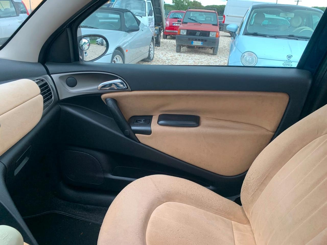 Lancia Ypsilon 1.4 16V Platino