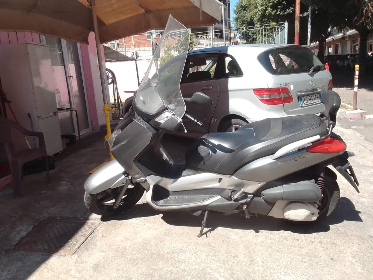 YAMAHA XMAX 250