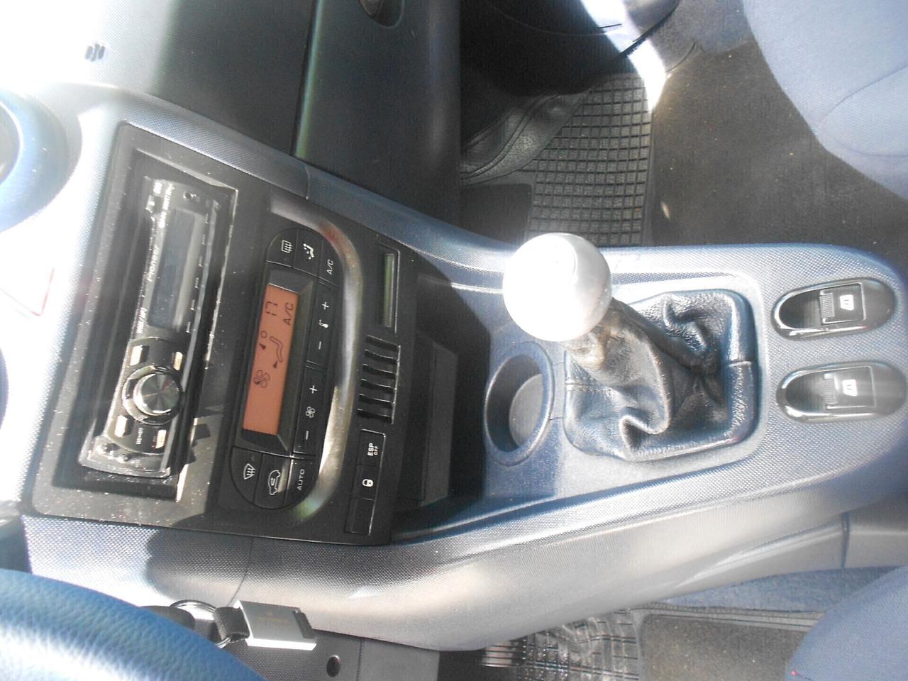 Peugeot 1007(PORTE ELETTRICHE)1.4hdi,50kw,68cv