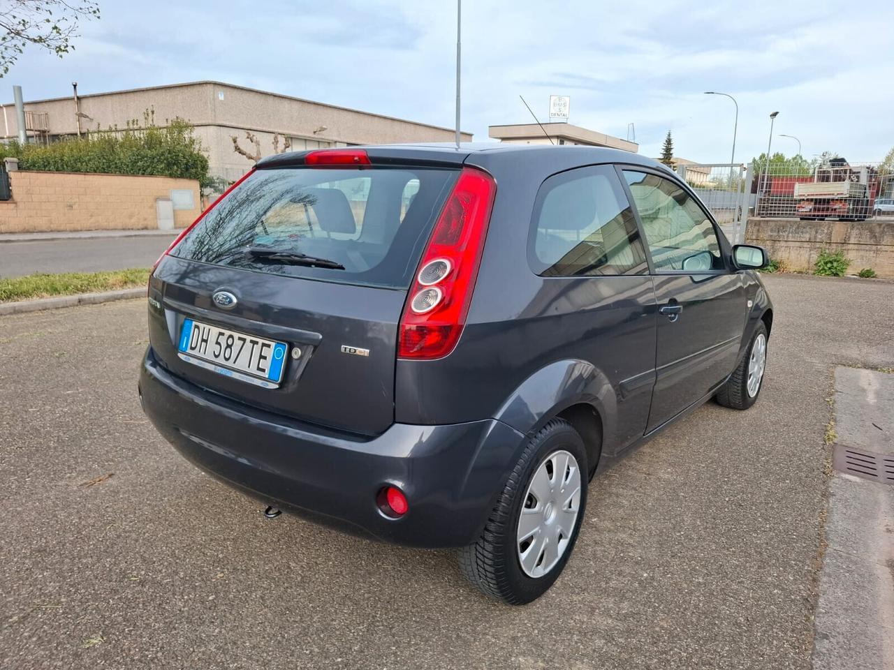 Ford Fiesta 1.4 TDCi 3p. SOLAMENTE 47.000 KM