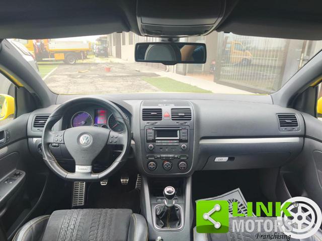 VOLKSWAGEN Golf GTI PIRELLI