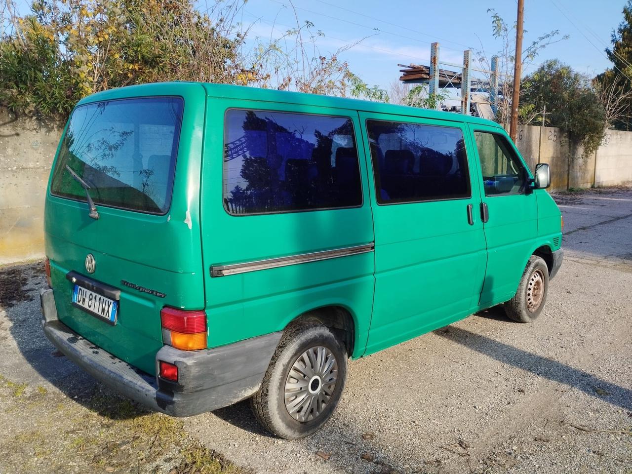 Volkswagen Transporter 2.4 D Caravelle