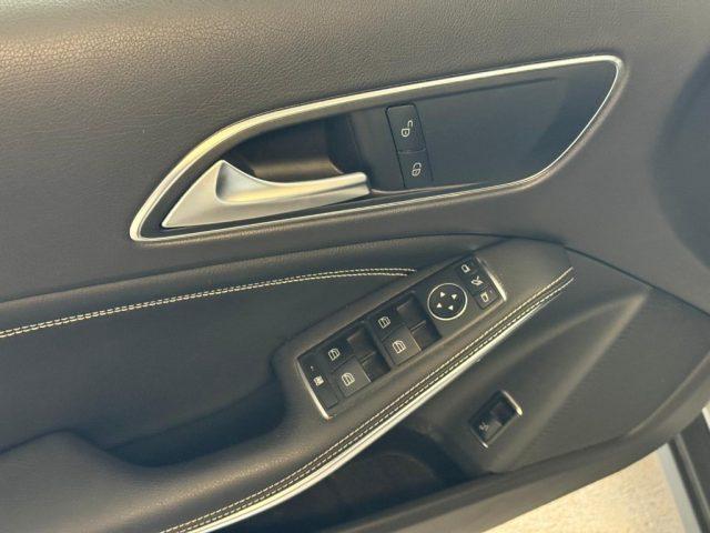 MERCEDES-BENZ GLA 200 d Automatic 4Matic Sport