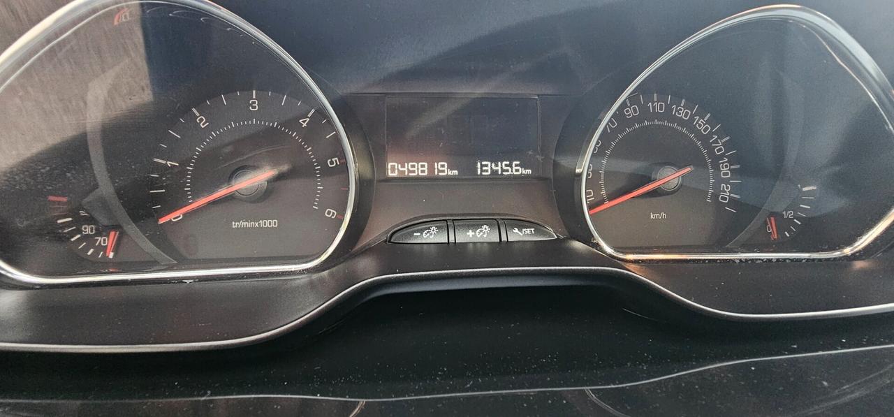 Peugeot 208 1.4 HDi 68 CV Allure solo 49000 Km