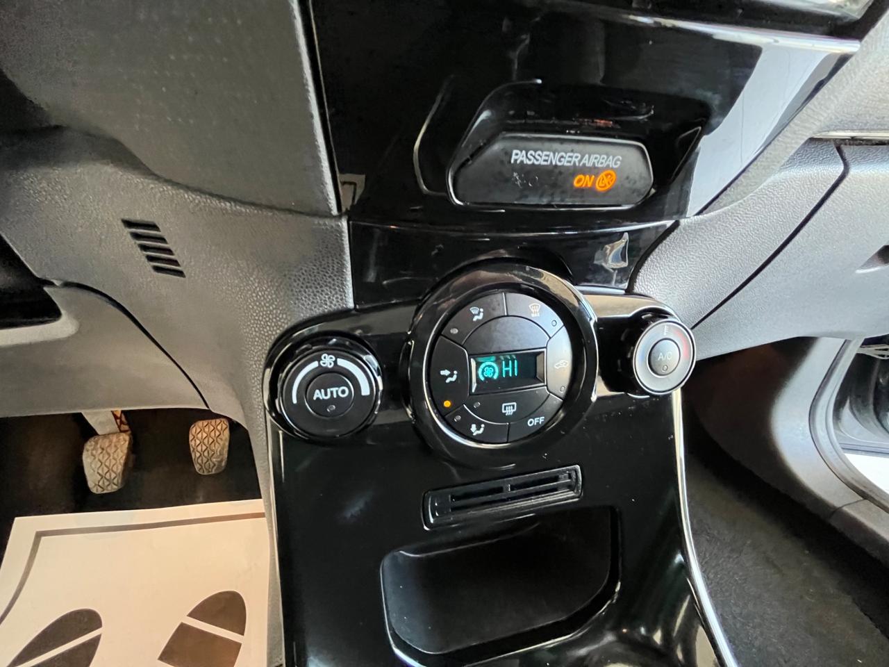 Ford Fiesta 1.5 TDCi 75CV 5 porte Titanium