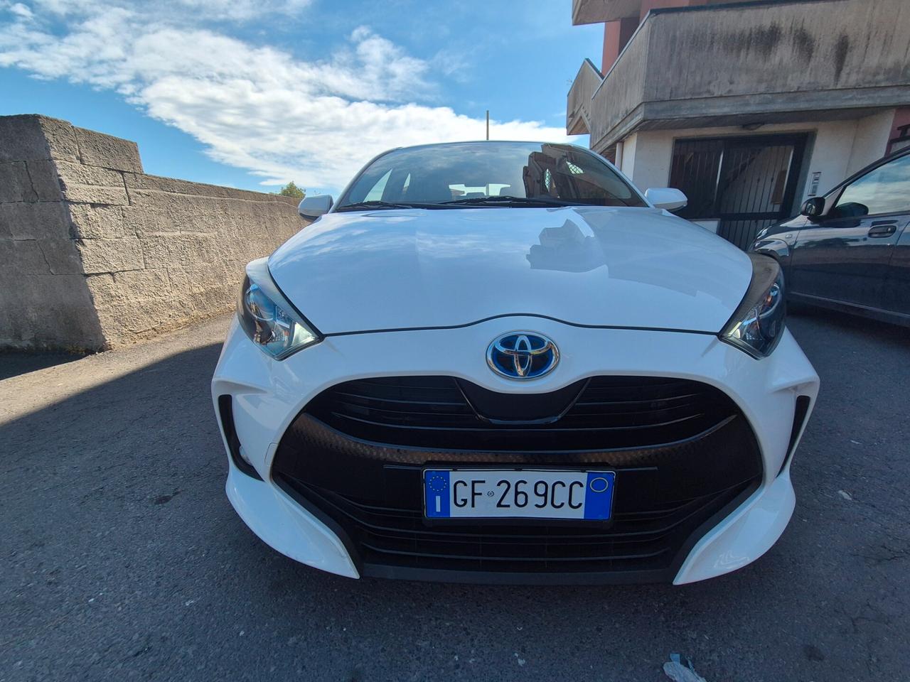 Toyota Yaris 1.5 Hybrid iva esposta inclusa 2021