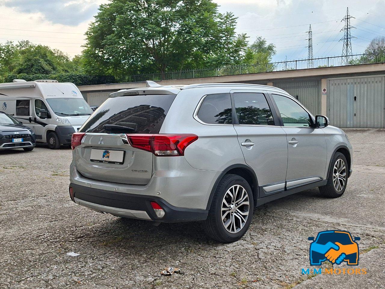 Mitsubishi Outlander 2.2 Instyle Plus Sda awd 7p.ti auto my17
