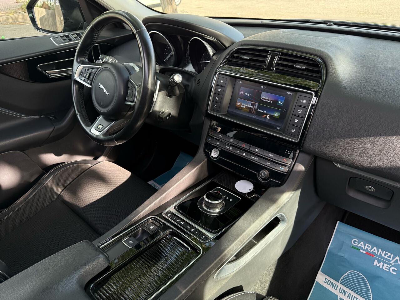 Jaguar F-Pace 2.0 R-Sport AWD 180 HP