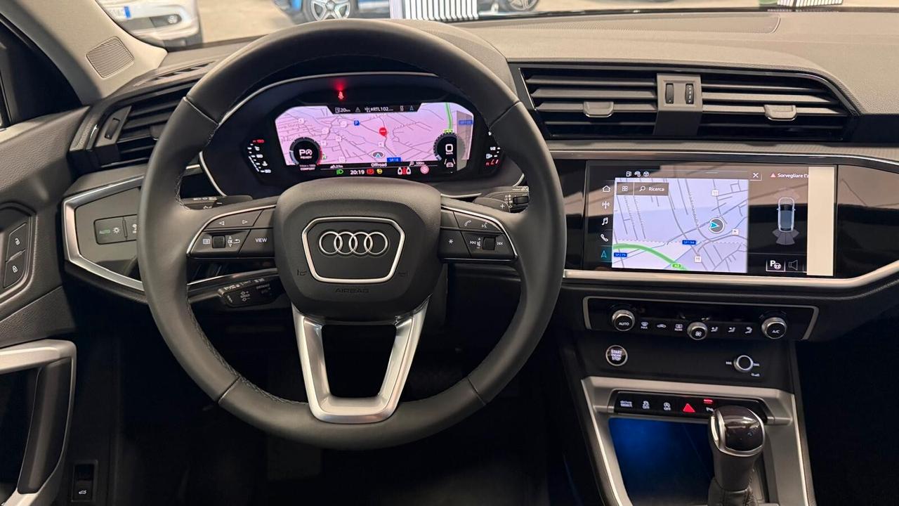 AUDI Q3 SPB 35 TDI IDENTITY BLACK KM0 2024 TETTO APRIBILE