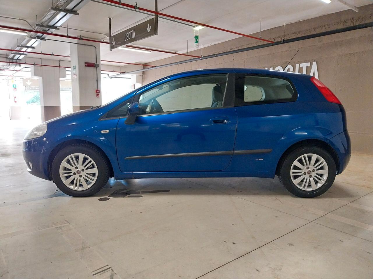 Fiat Grande Punto 1.3 MJT 90 CV 3 porte Emotion - ok neopatentati