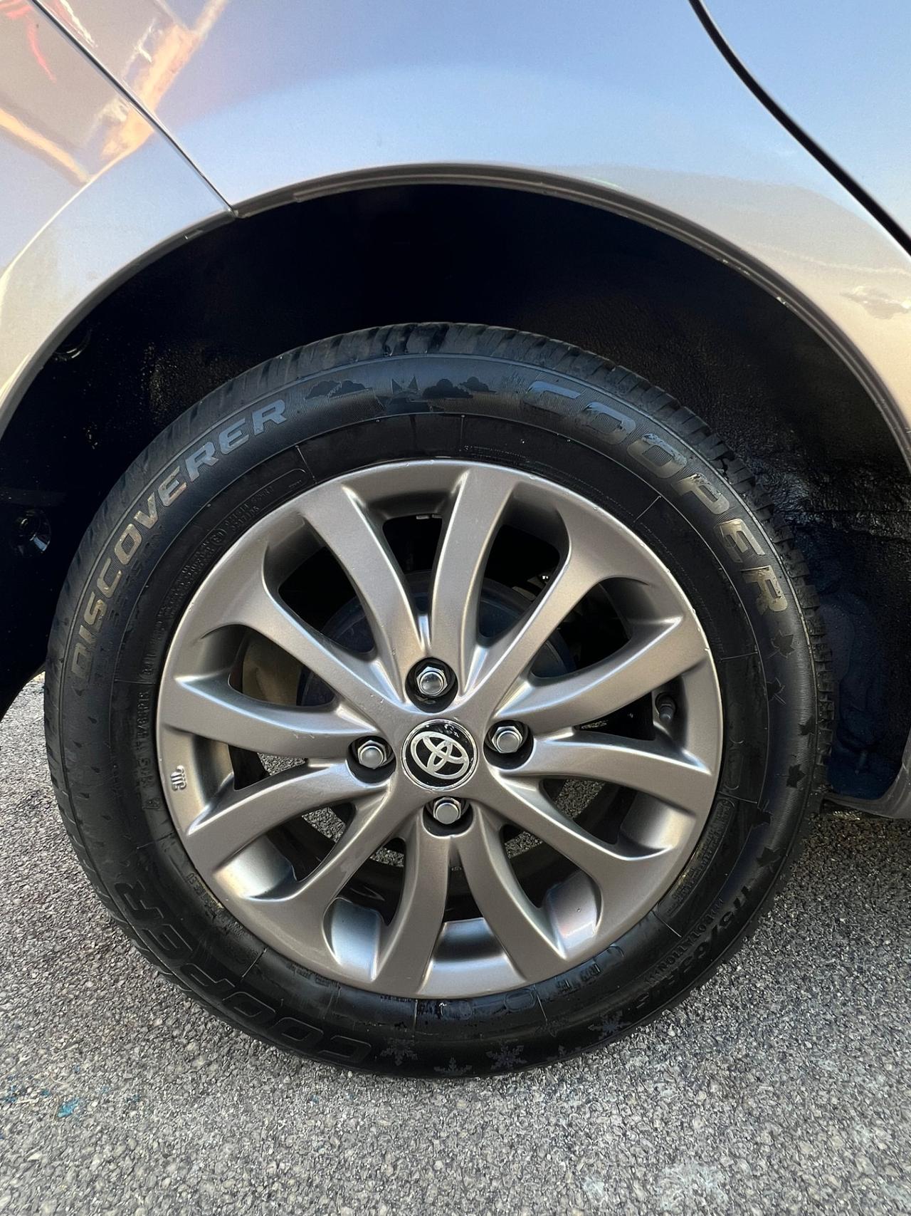 Toyota Yaris 1.0 5 porte Lounge
