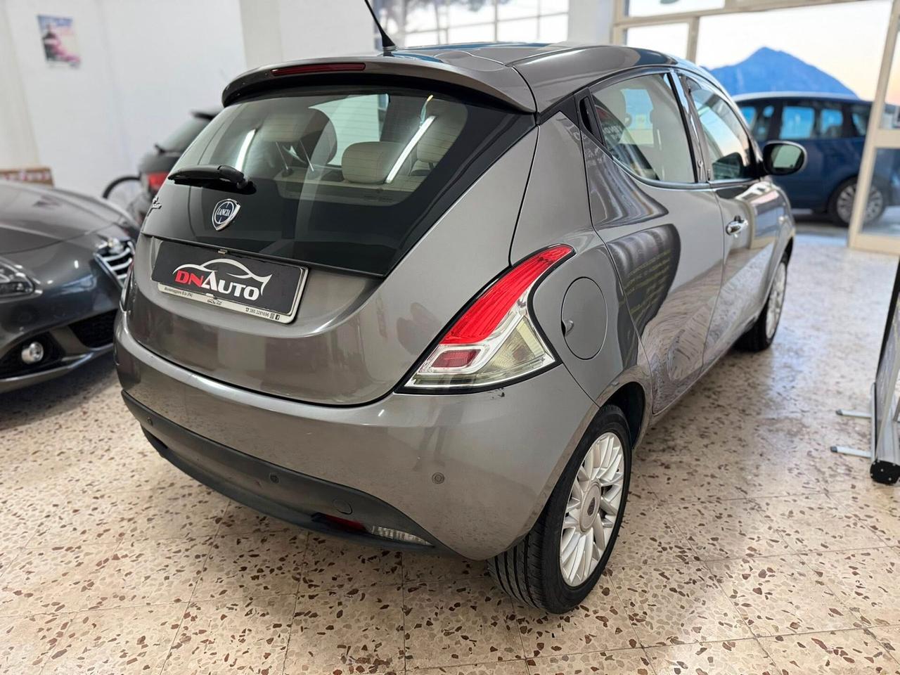 Lancia Ypsilon 1.2 69 CV 5 porte S&S Platinum