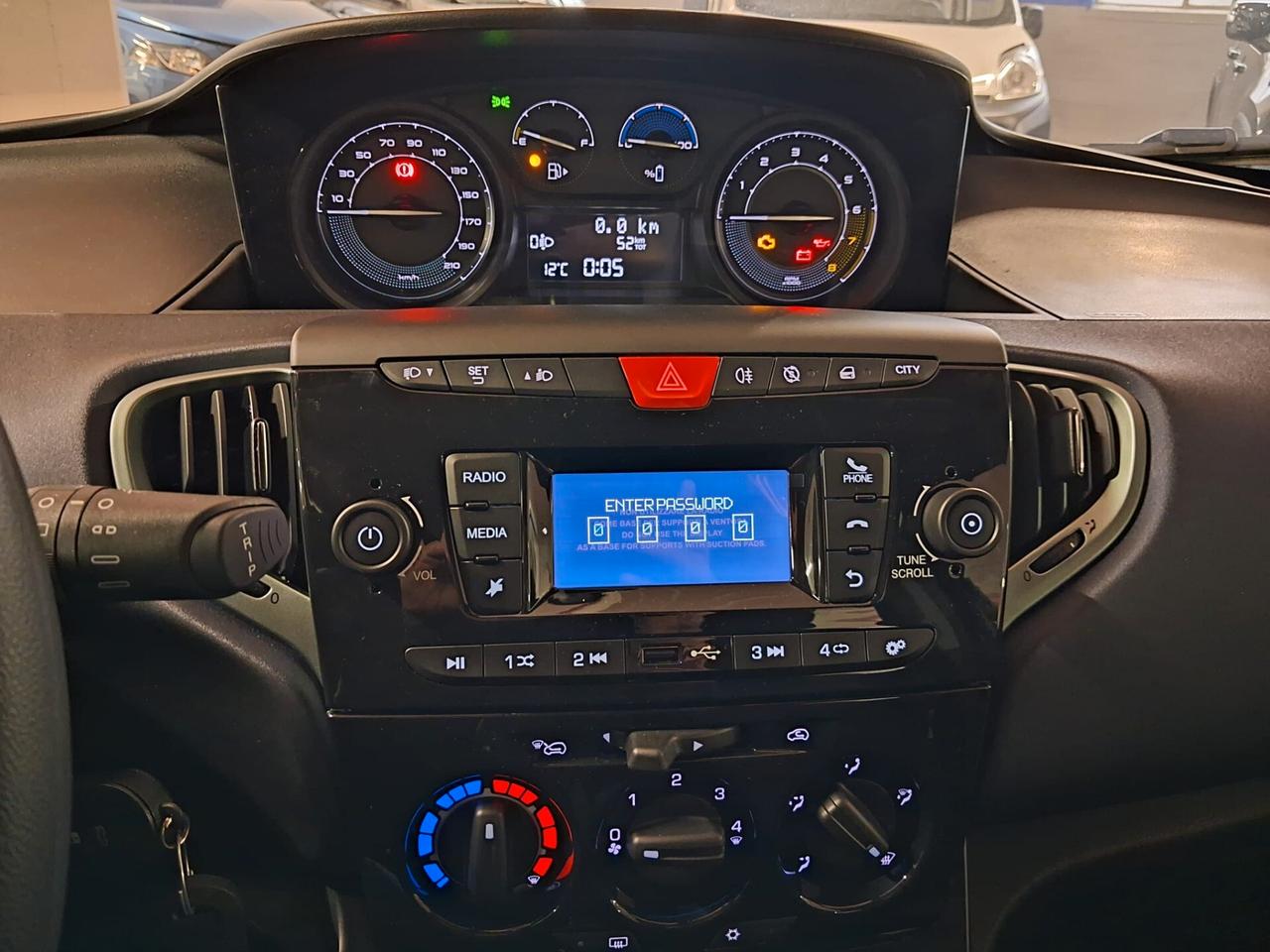 Lancia Ypsilon 1.0 FireFly 5 porte S&S Hybrid Silver