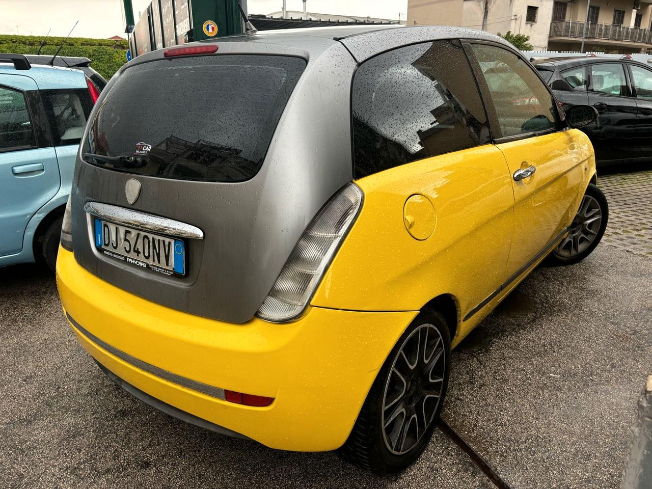 Lancia Ypsilon 1.3 MJT 105 CV Sport MomoDesign