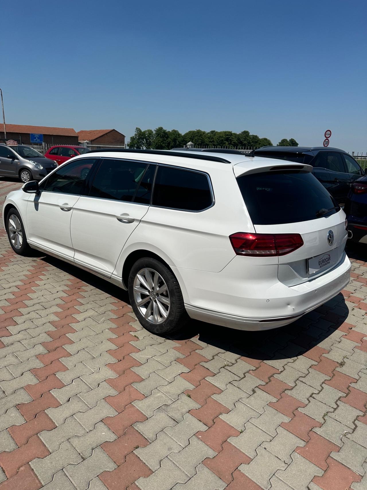 Volkswagen Passat Variant 1.6 TDI SCR DSG Business BMT