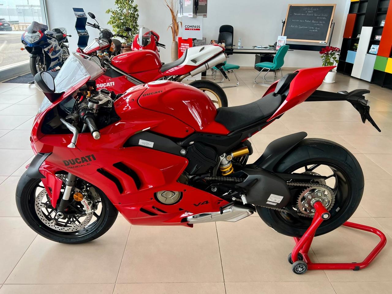 Ducati Panigale V4 BASE MY 2024