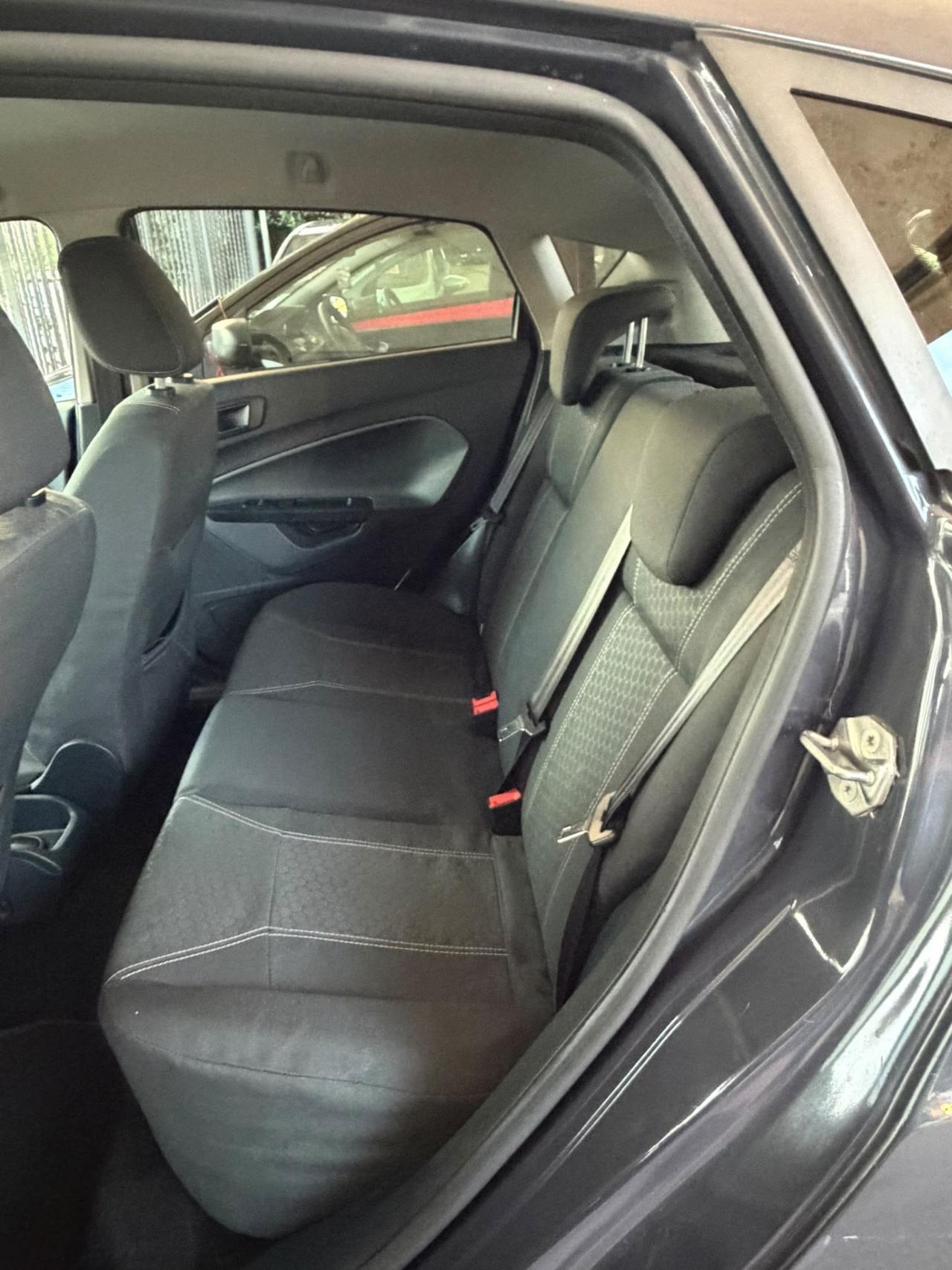 Ford Fiesta 1.4 TDCi 70CV 5 porte Titanium