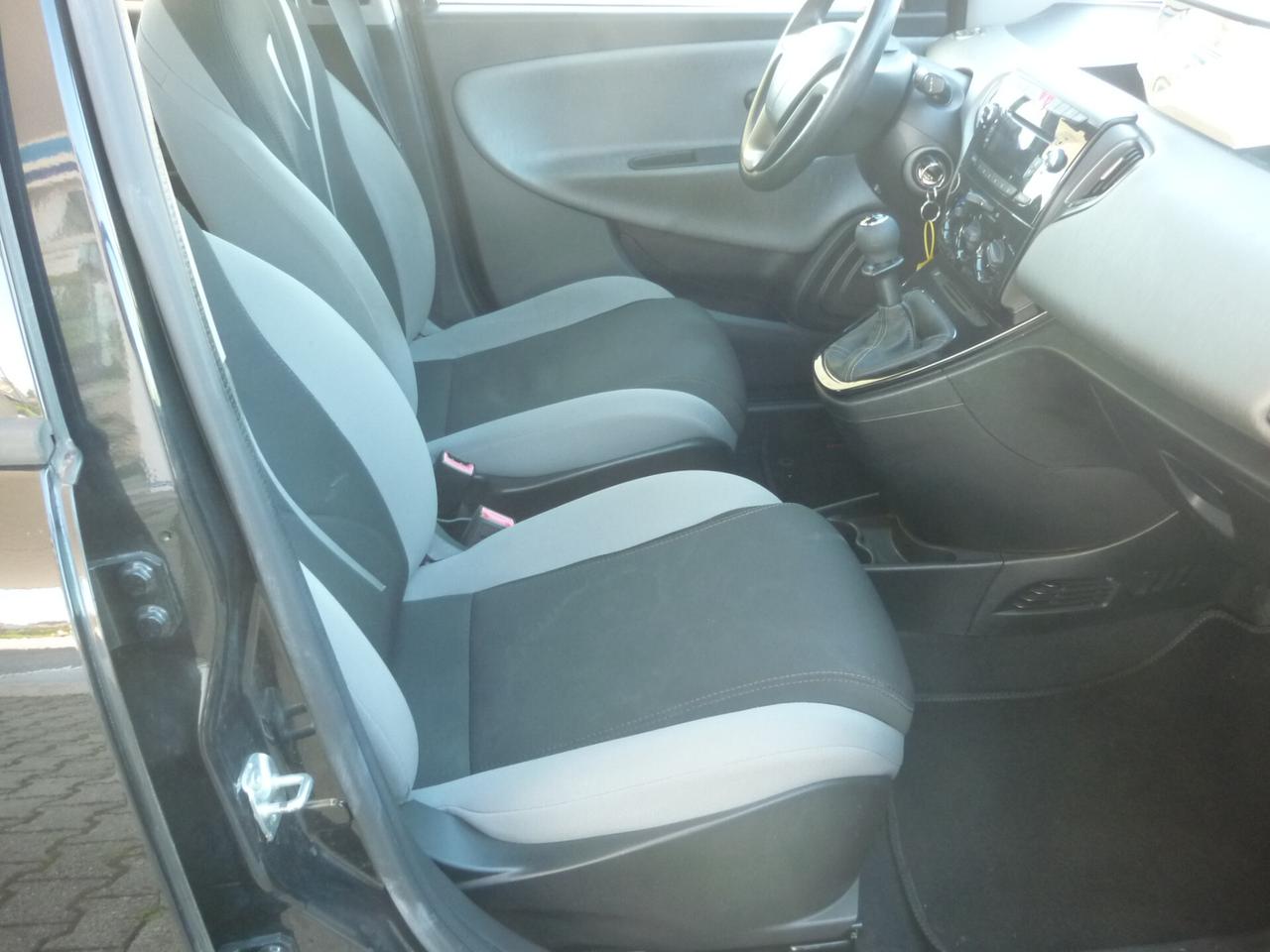 Lancia Ypsilon 1.2 69 CV 5 porte Silver GPL