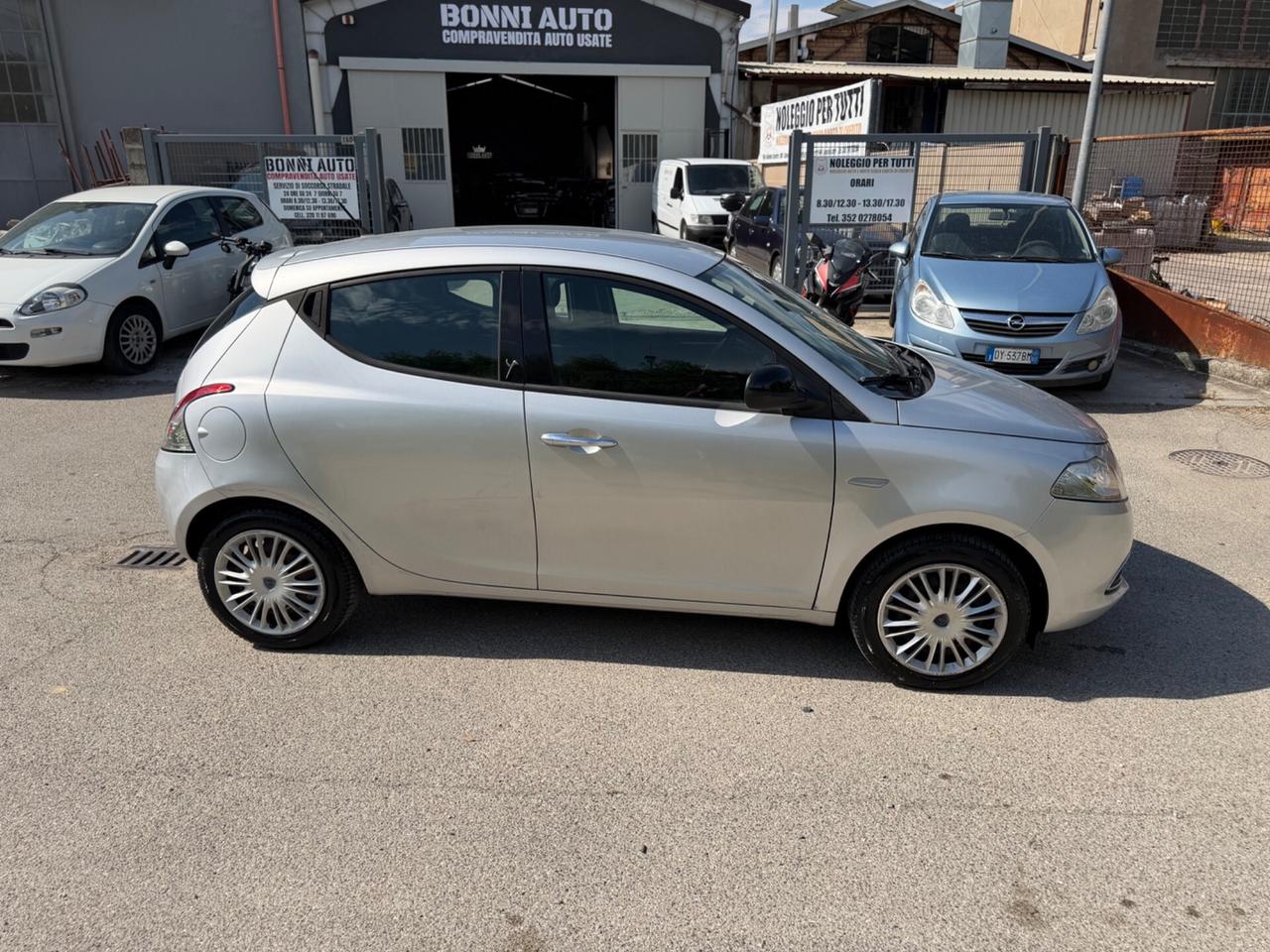 Lancia Ypsilon 1.2 69 CV 5 porte S&S Silver