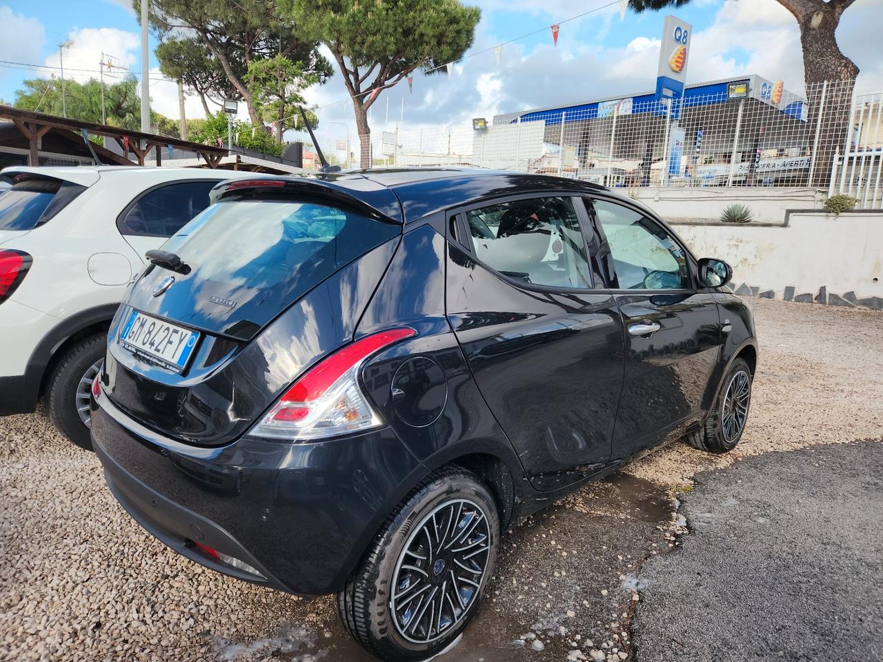 Lancia Ypsilon 1.0 FireFly 5 porte S&S Hybryd Gold