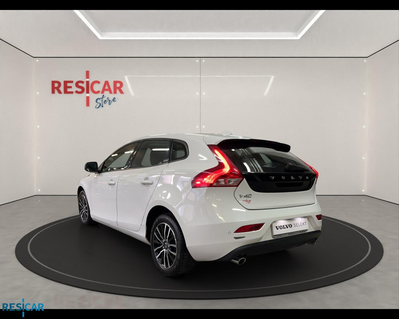 VOLVO V40 2.0 t2 Momentum