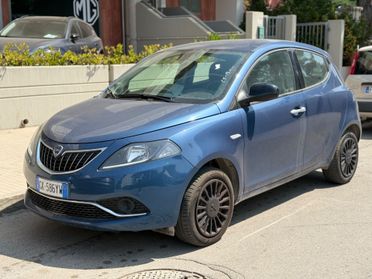 Lancia Ypsilon 1.0 70 cv 5 porte S&S Hybrid Silver 2022