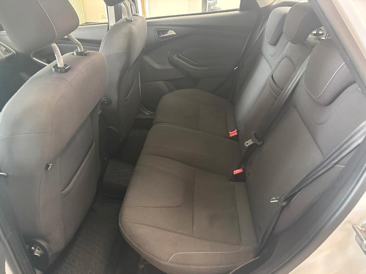 FORD FOCUS ANNO 2011 DS 1.6 ADATTA NEOPATENTATI KM 90 mila