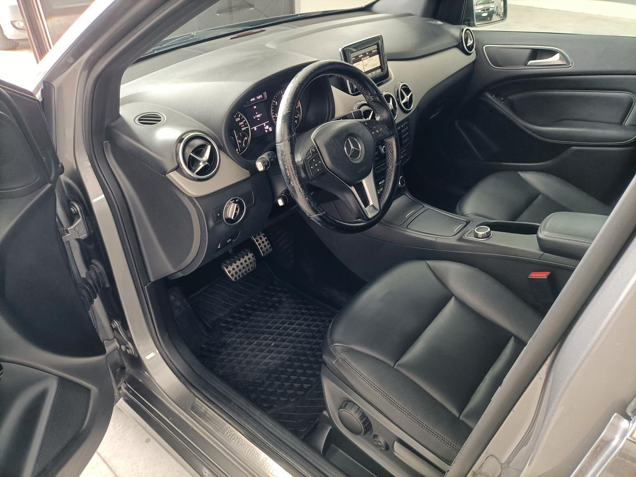 Mercedes-benz B 180 CDI BlueEFFICIENCY Premium 01/2012