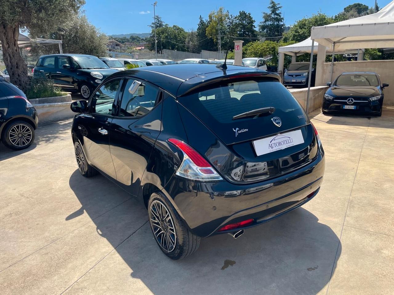 Lancia Ypsilon 1.0 FireFly S&S Hybrid Gold