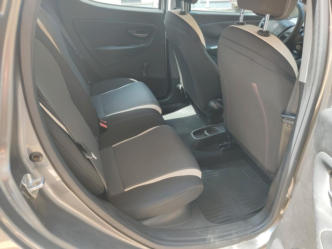 Lancia Ypsilon 0.9 TwinAir 85 CV 5 porte Metano Ecochic Elefantino