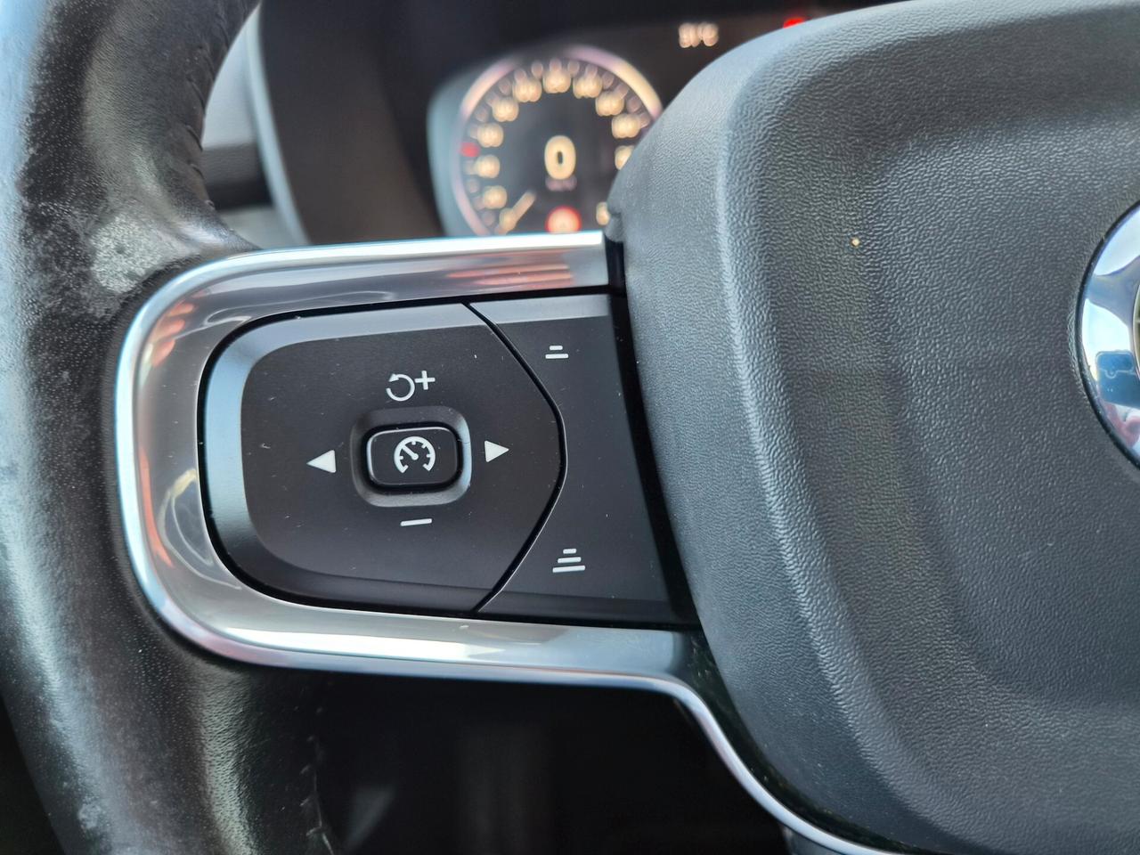Volvo XC40 D3 Geartronic Momentum Pro