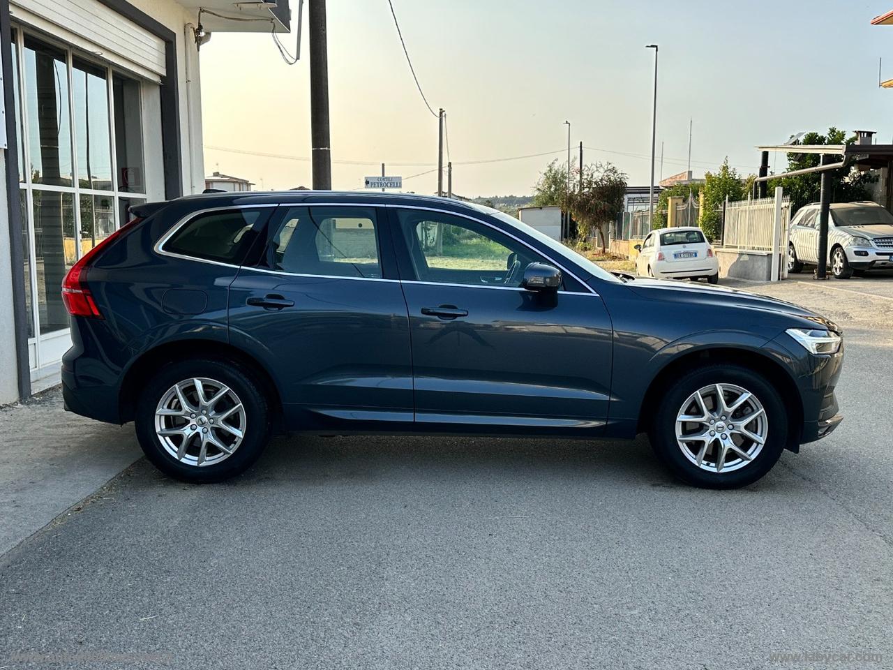 VOLVO XC60 B4 AWD GEARTRONIC MOMENTUM PRO IBRIDO DIESEL