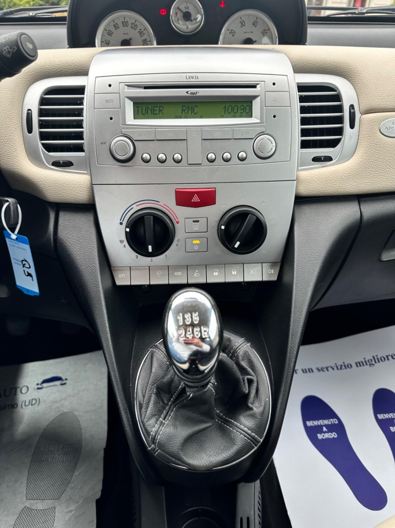 Lancia Ypsilon 1.4Bz 95Cv MomoDesign -Neopatentati