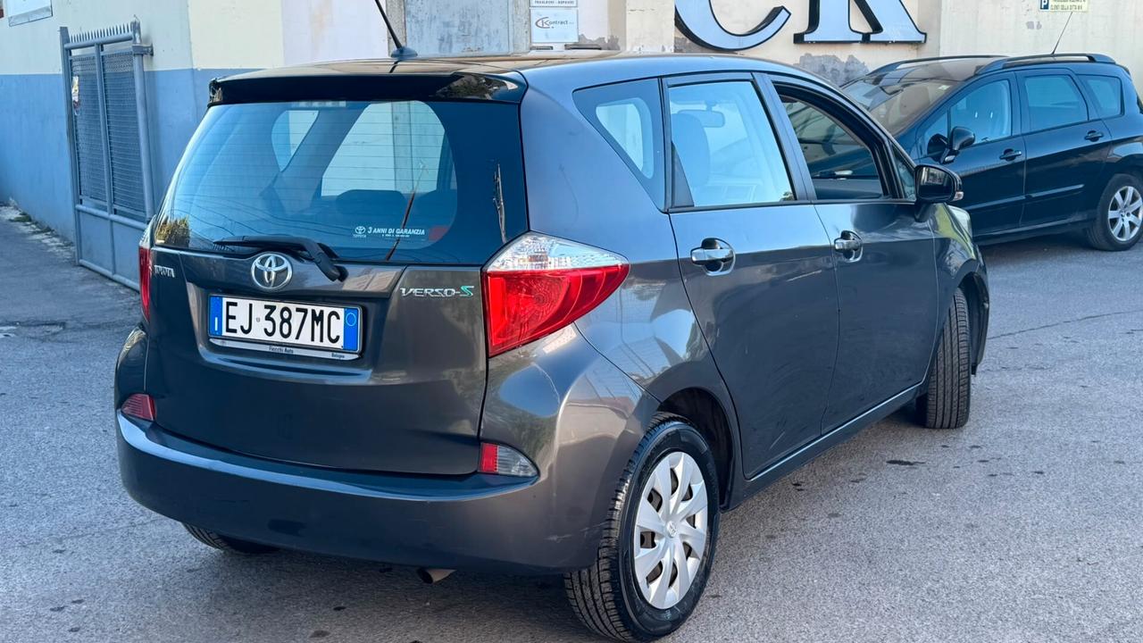 Toyota Verso-S 1.3 MT Active