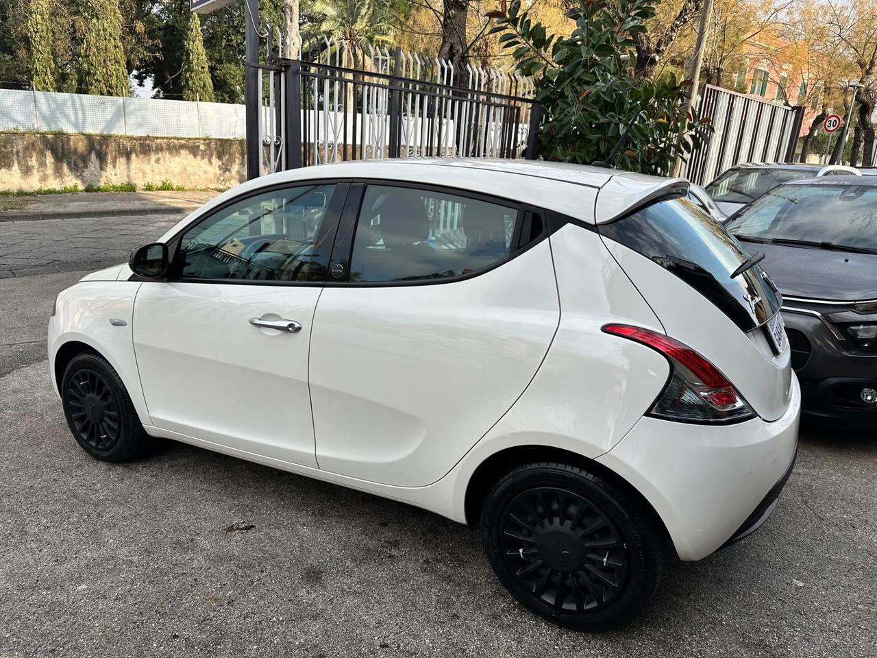 Lancia Ypsilon 1.2 69 CV 5 porte GPL Ecochic Elefantino Blu