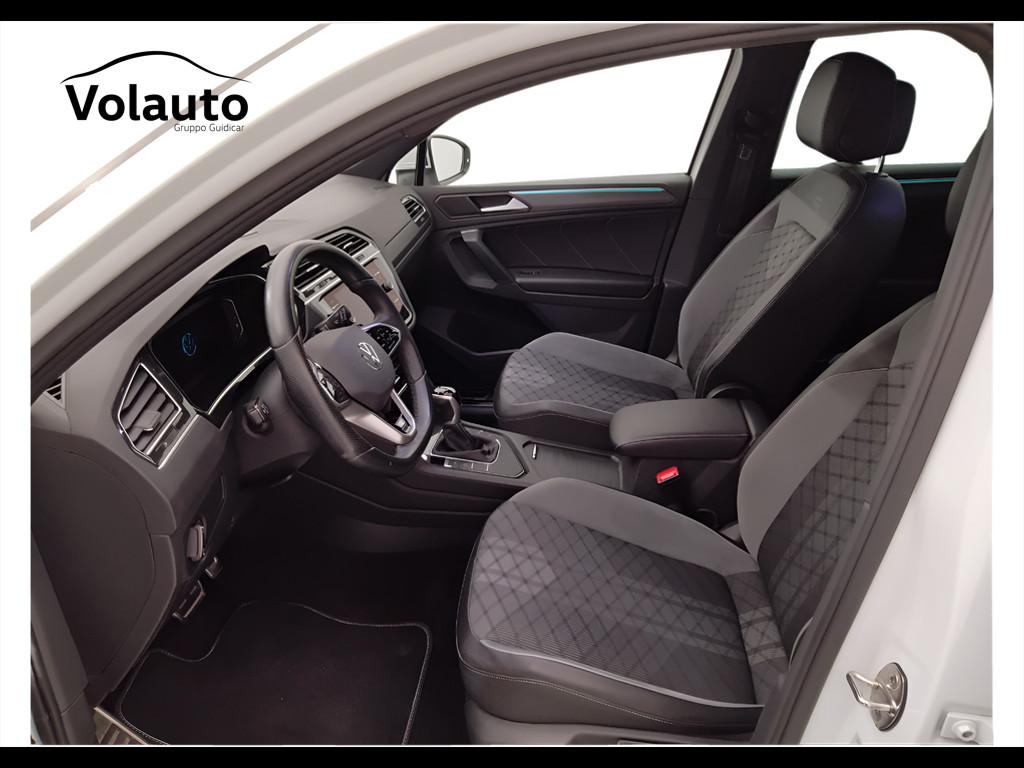 VOLKSWAGEN Tiguan II 2021 - Tiguan 1.5 tsi R-Line 150cv dsg