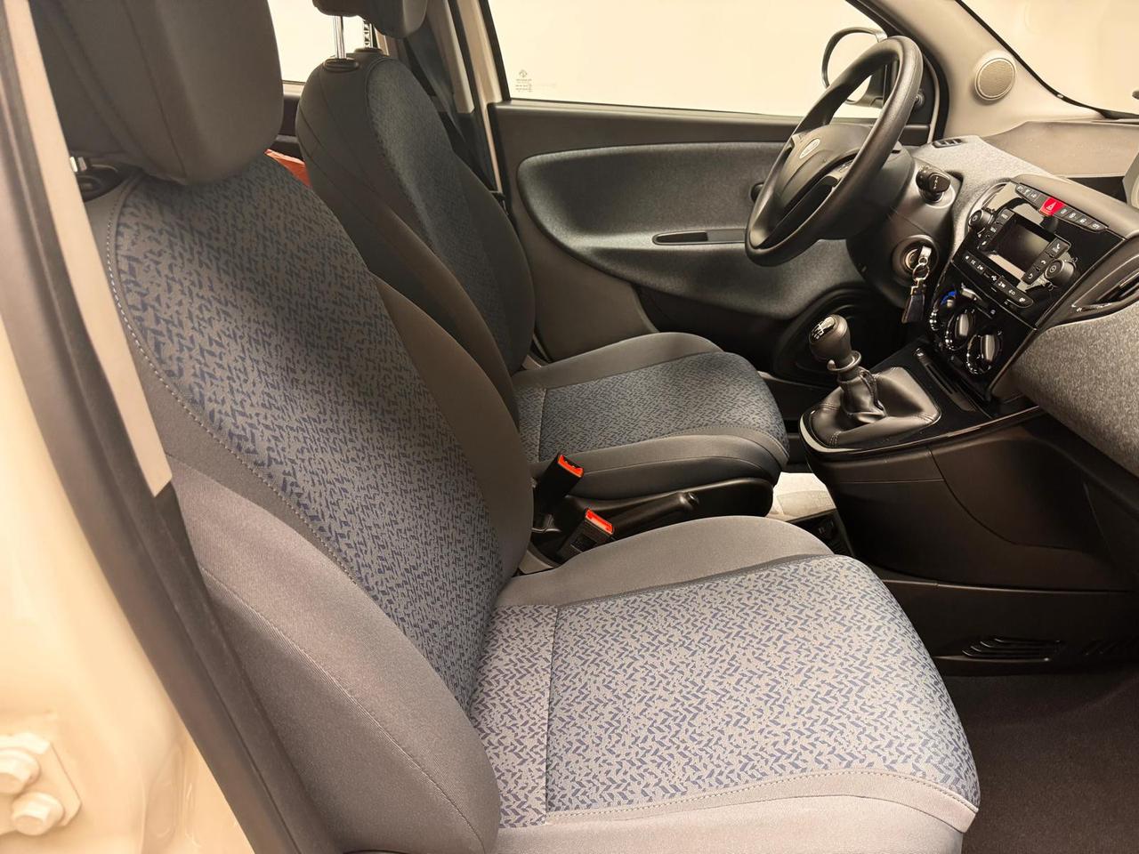 LANCIA Ypsilon III 2021 - Ypsilon 1.0 firefly hybrid Silver s&s 70cv