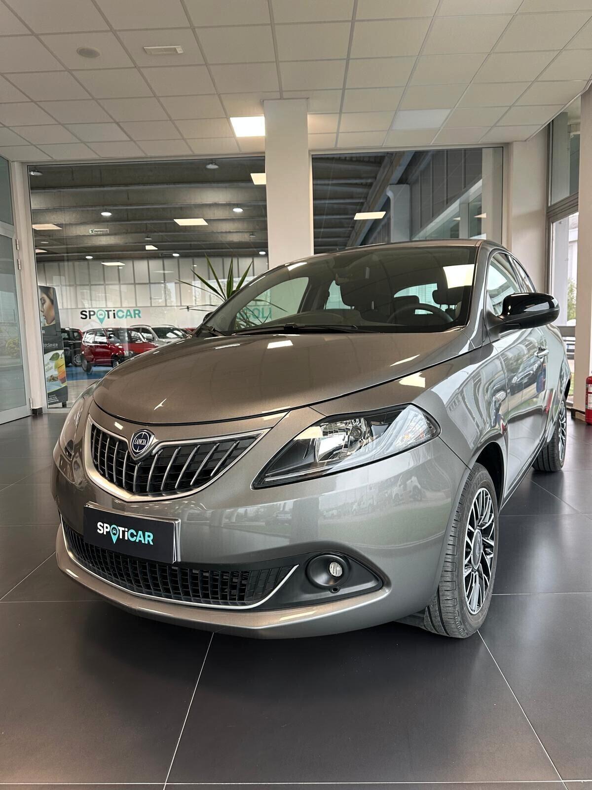 Lancia Ypsilon 1.0 FireFly 5 porte S&S Hybrid Platino