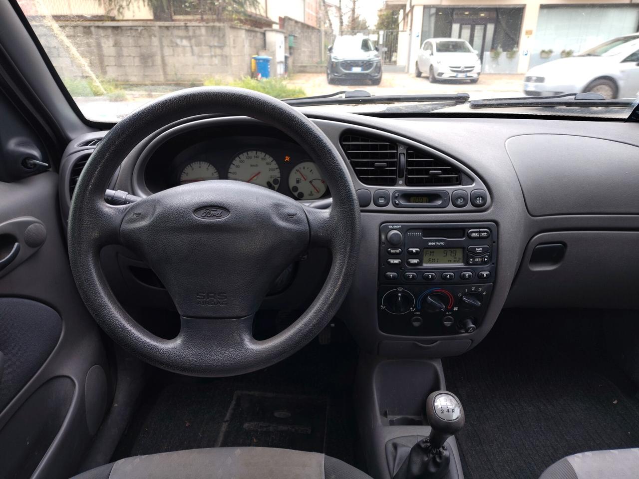 Ford Fiesta 1.2i 16V cat 5 porte Ghia