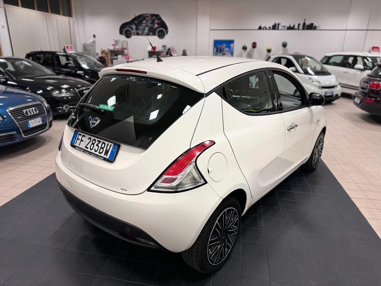 Lancia Ypsilon 1.2 69 CV 5 porte Silver