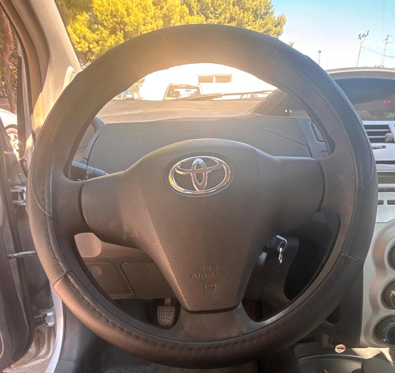 Toyota Yaris 1.0 5 porte